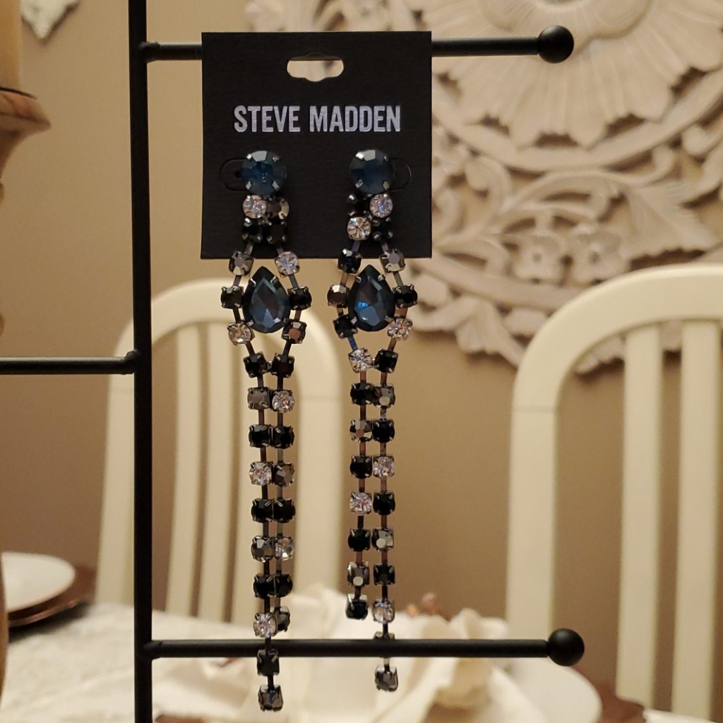 Earrings 8$
